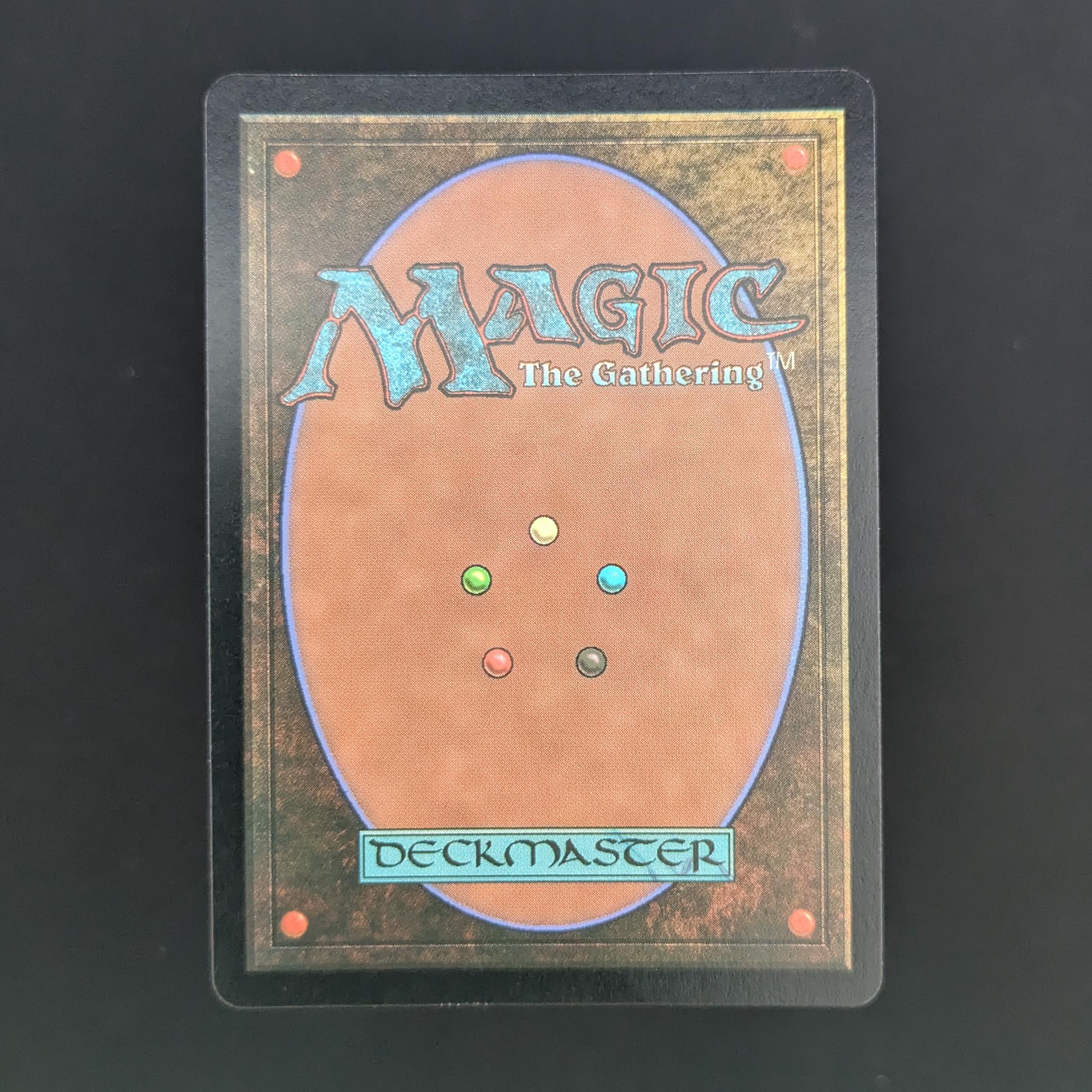 [FOIL] Pariah's Shield (Retro Frame) (Serial Numbered) - Ravnica Remastered: Extras - English - NM - 323/500